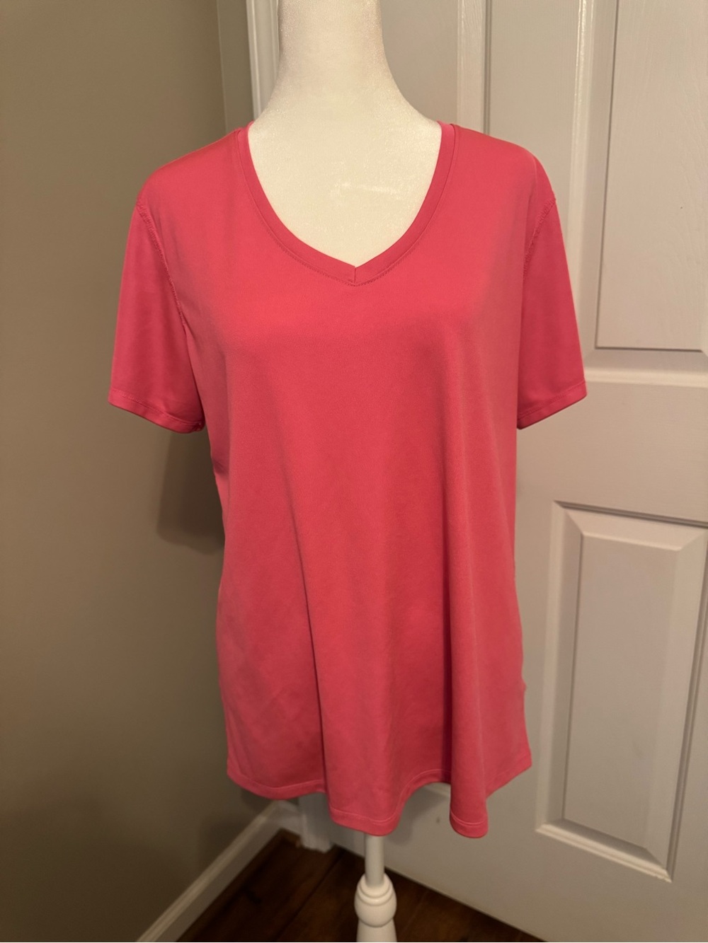 Athletic Works Pink V-Neck Short Sleeve Tee